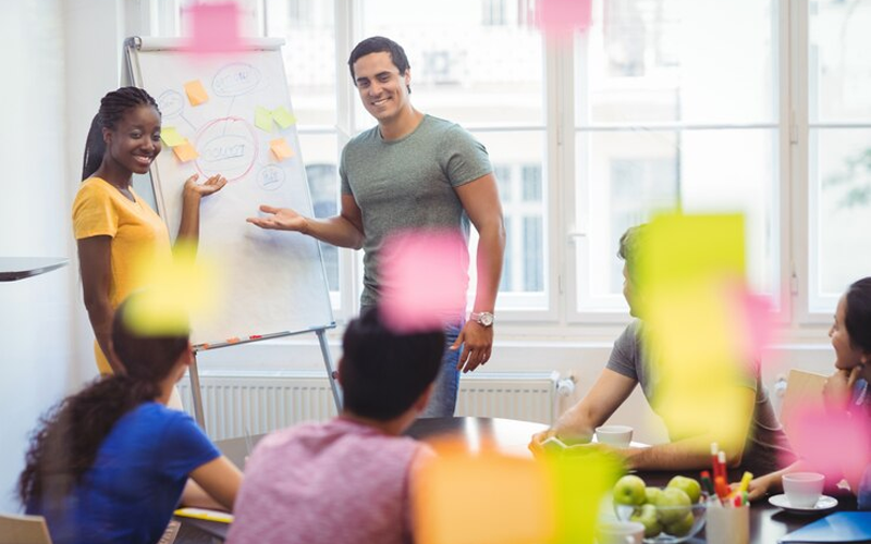 Soft skills essenciais no mercado de trabalho atual e como desenvolvê-las